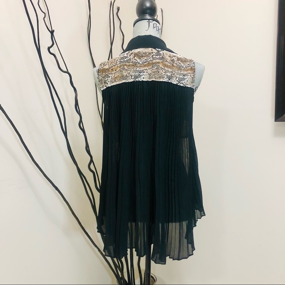 NWT BCBG Snakeskin Flare Long Back Sleeveless Top - Picture 5 of 13